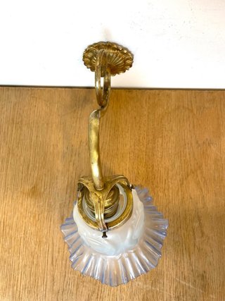Antiguo aplique Modernista de latón y cristal