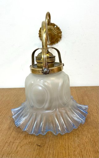 Antiguo aplique Modernista de latón y cristal