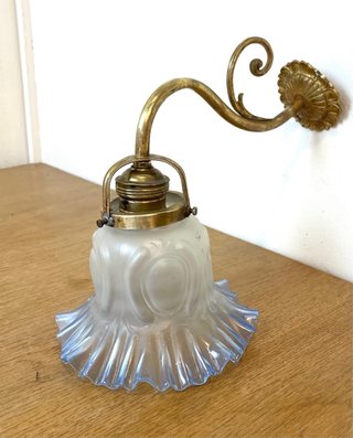 Antiguo aplique Modernista de latón y cristal