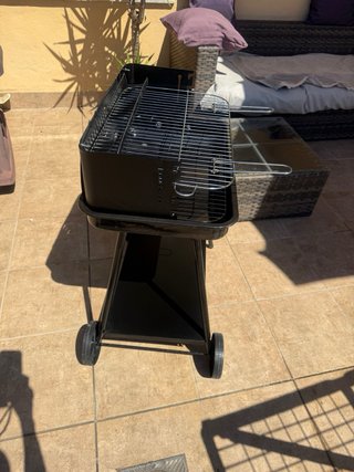 Barbacoa Negra con Ruedas nueva