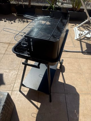Barbacoa Negra con Ruedas nueva