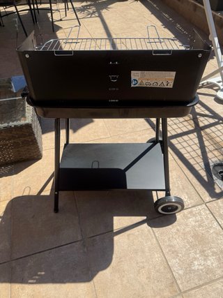 Barbacoa Negra con Ruedas nueva