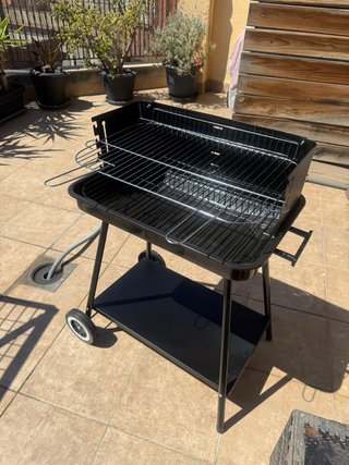 Barbacoa Negra con Ruedas nueva