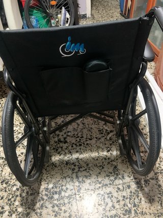Vendo silla de rueda color negro