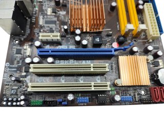 Scheda madre ASUS P5KPL-AM + CPU Intel REGALO