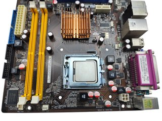 Scheda madre ASUS P5KPL-AM + CPU Intel REGALO