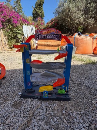 Juguetes Hot Wheels: Garaje y Coches