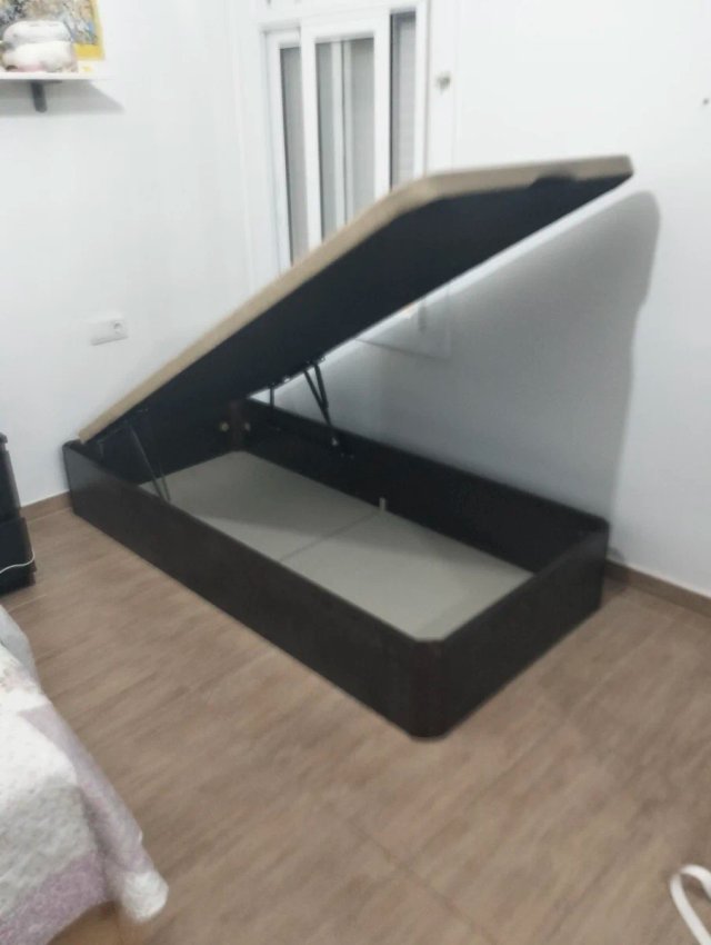 Canapé de madera y tela