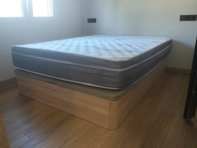 Canapé de madera y tela
