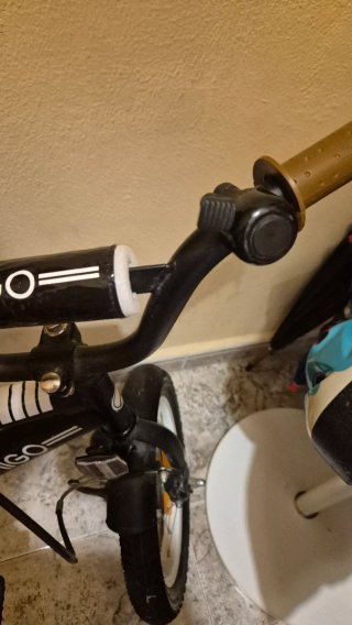Bicicleta infantil AMIGO BMX negra