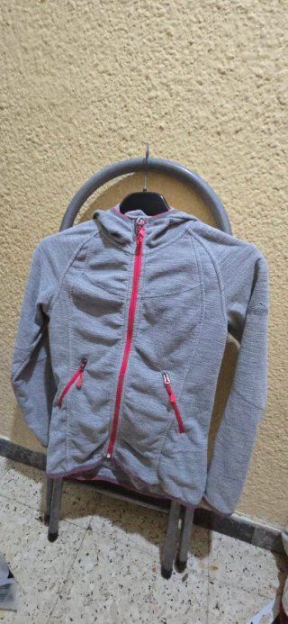 Ropa deportiva niña con capucha