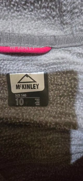 Ropa deportiva niña con capucha