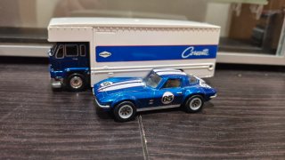 Hot Wheels team transport Corvette