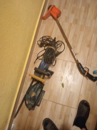 Cortasetos eléctrico + desbrozadora