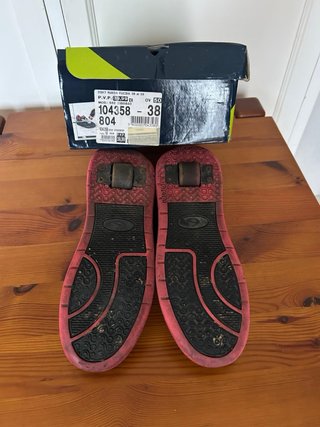 Zapatillas con Rueda Oculta Talla 38
