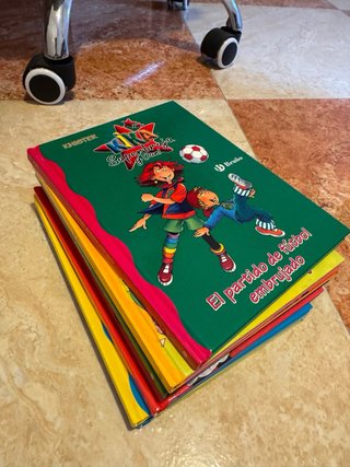 Gran lote de libros de Kika Superbruja