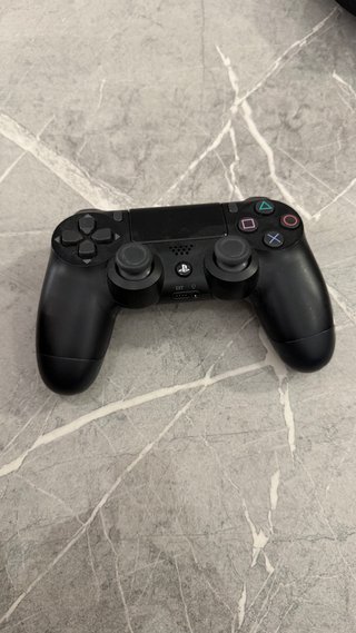 PS4 (Playstation4) con 5 juegos y funda para mando