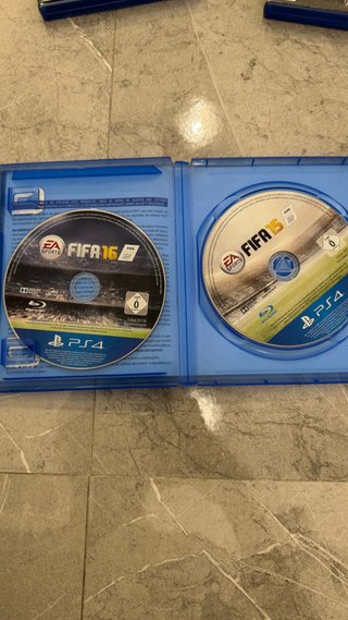 PS4 (Playstation4) con 5 juegos y funda para mando