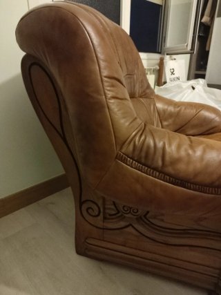 Butaca individual de cuero y madera