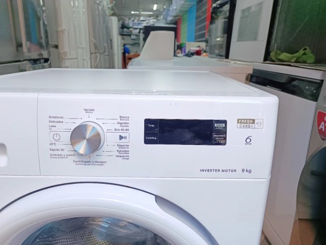 Lavadora 'WHIRLPOOL' 9kg Inverter Motor
