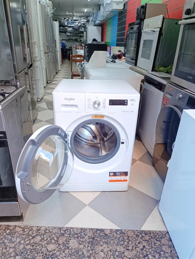 Lavadora 'WHIRLPOOL' 9kg Inverter Motor