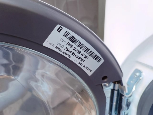 Lavadora 'WHIRLPOOL' 9kg Inverter Motor