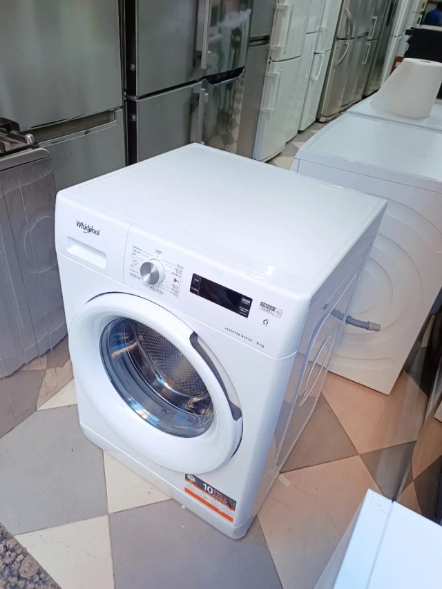 Lavadora 'WHIRLPOOL' 9kg Inverter Motor