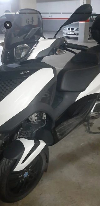 Piaggio MP3 Yourban 300LT Scooter