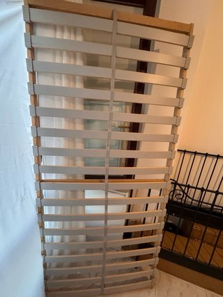 Cama Ikea metal negra con somier