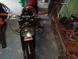 MV Agusta Moto Clásica Roja y Negra