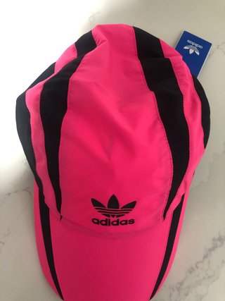 Gorra Adidas Rosa y Negra
