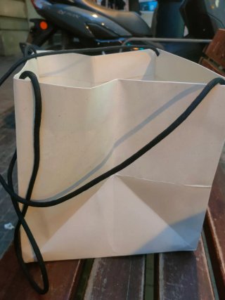Bolsa Loewe cuadrada.