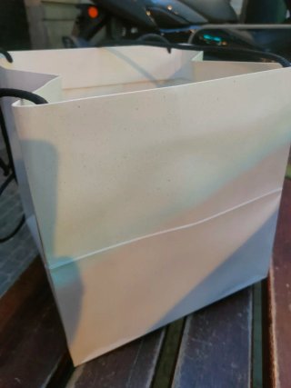 Bolsa Loewe cuadrada.