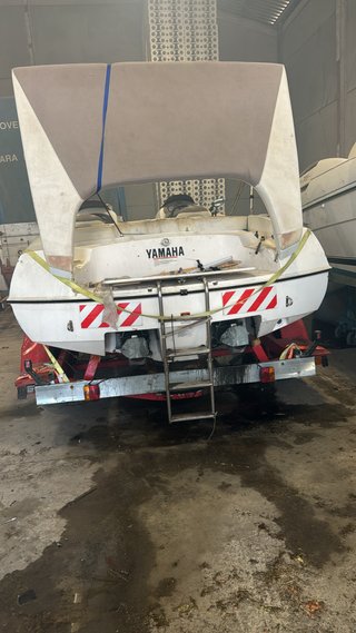 Barco Yamaha LS 2000