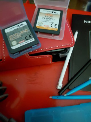 Nintendo DS Negra + Juegos y Accesorios