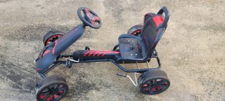 Kart a pedales con remolque rojo