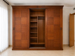 Armario madera maciza puertas correderas