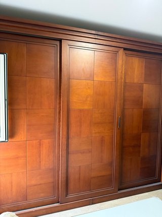 Armario madera maciza puertas correderas