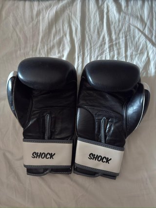 Guantes boxeo, guantilla, espinilleras Leone/Venum