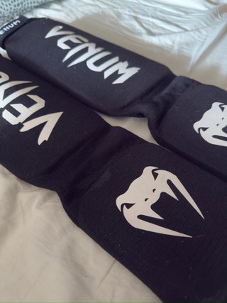 Guantes boxeo, guantilla, espinilleras Leone/Venum