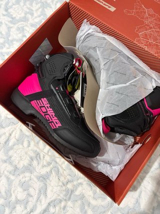 Botas de montar en moto mujer,talla 36. A estrenar