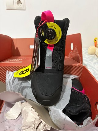 Botas de montar en moto mujer,talla 36. A estrenar