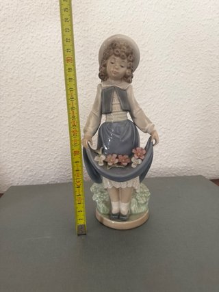 Lladro Chica con Flores 1986 Porcelana