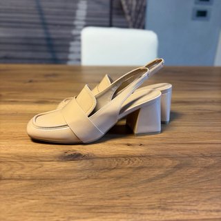 Scarpe slingback beige tacco largo