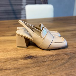 Scarpe slingback beige tacco largo