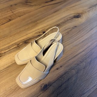 Scarpe slingback beige tacco largo