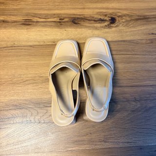 Scarpe slingback beige tacco largo