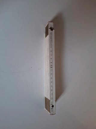 Metro plegable de madera
