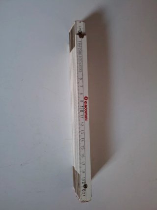 Metro plegable de madera