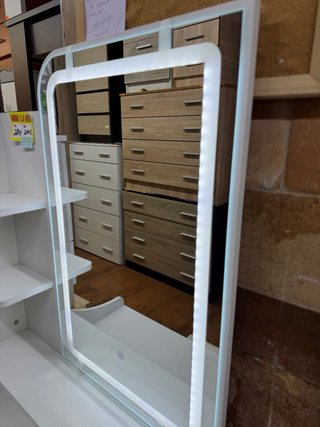 Tocador blanco con espejo LED